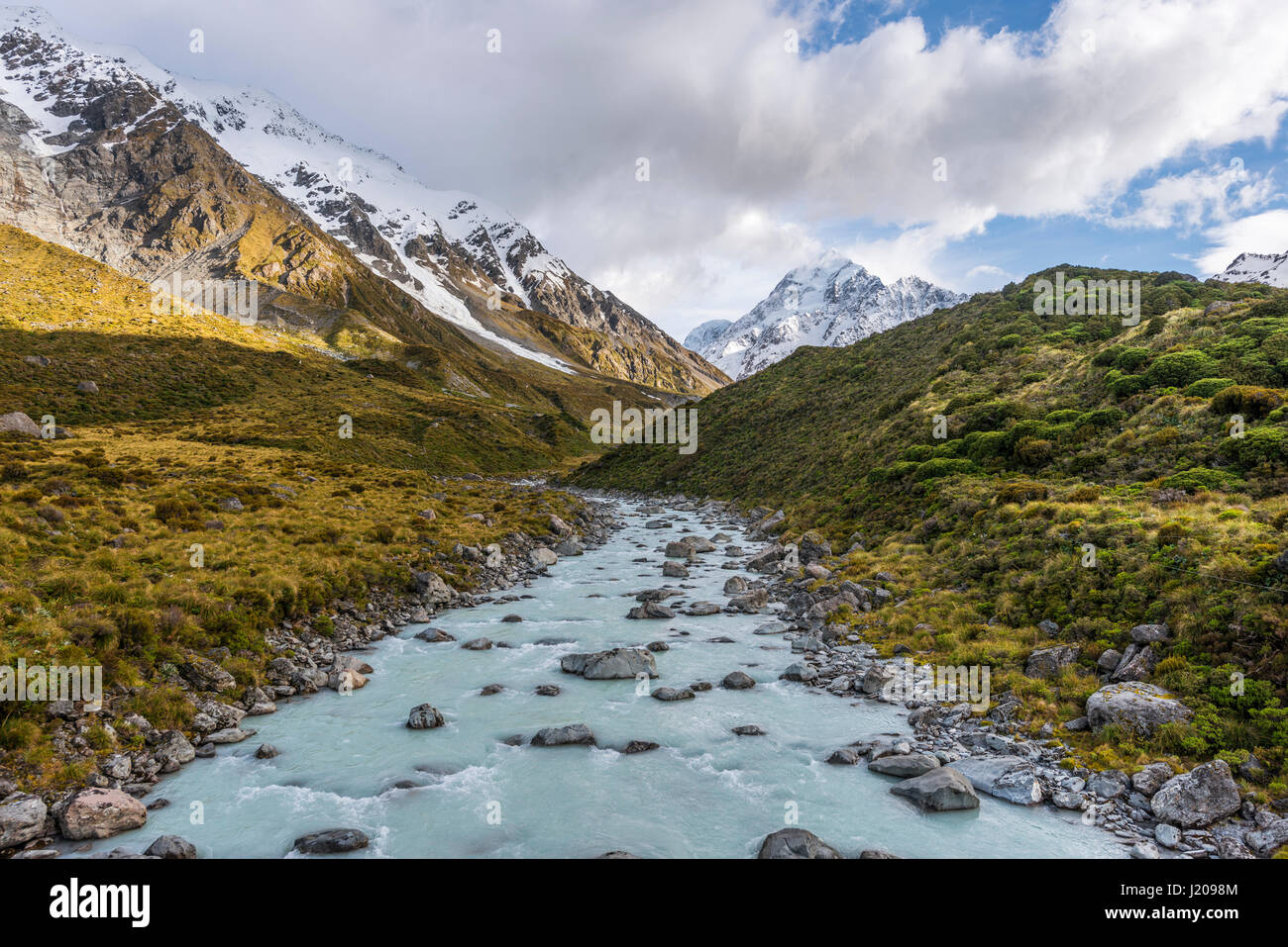 River flowing through valley, Hooker River, at back Mount Cook, Hooker Valley, Mount Cook National Park, Southern Alps Stock Photo
