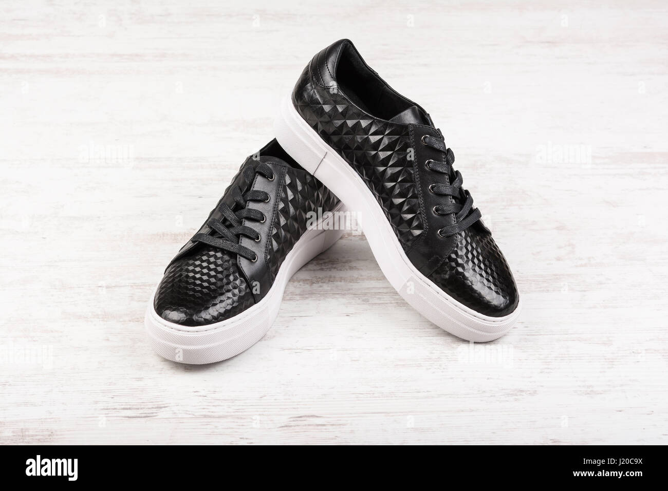 ladies leather tennis shoes