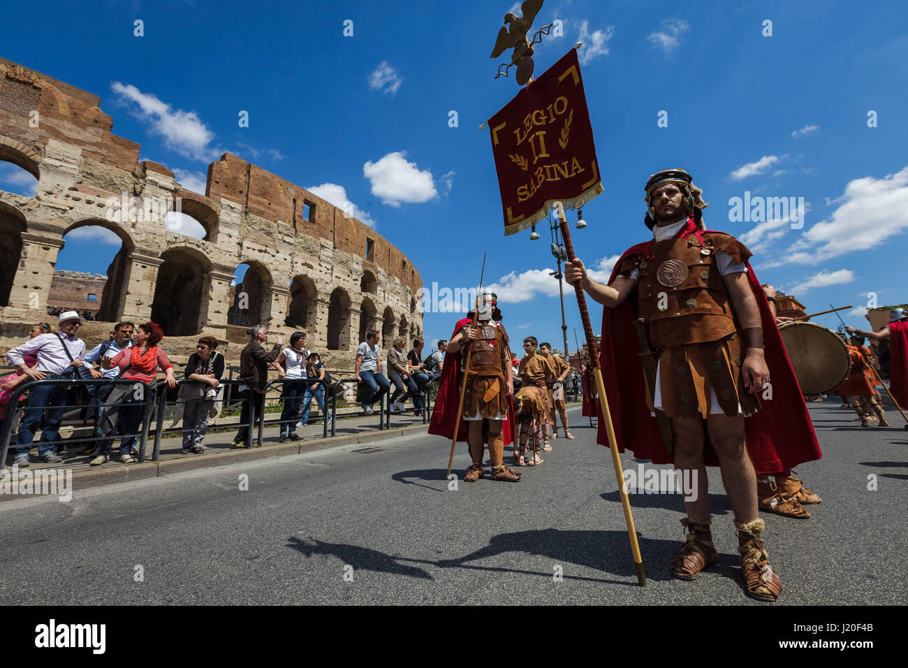 Roman Style Events Rome, Italy. 23rd Apr, 2017. Members of the Roman Historical Group ...