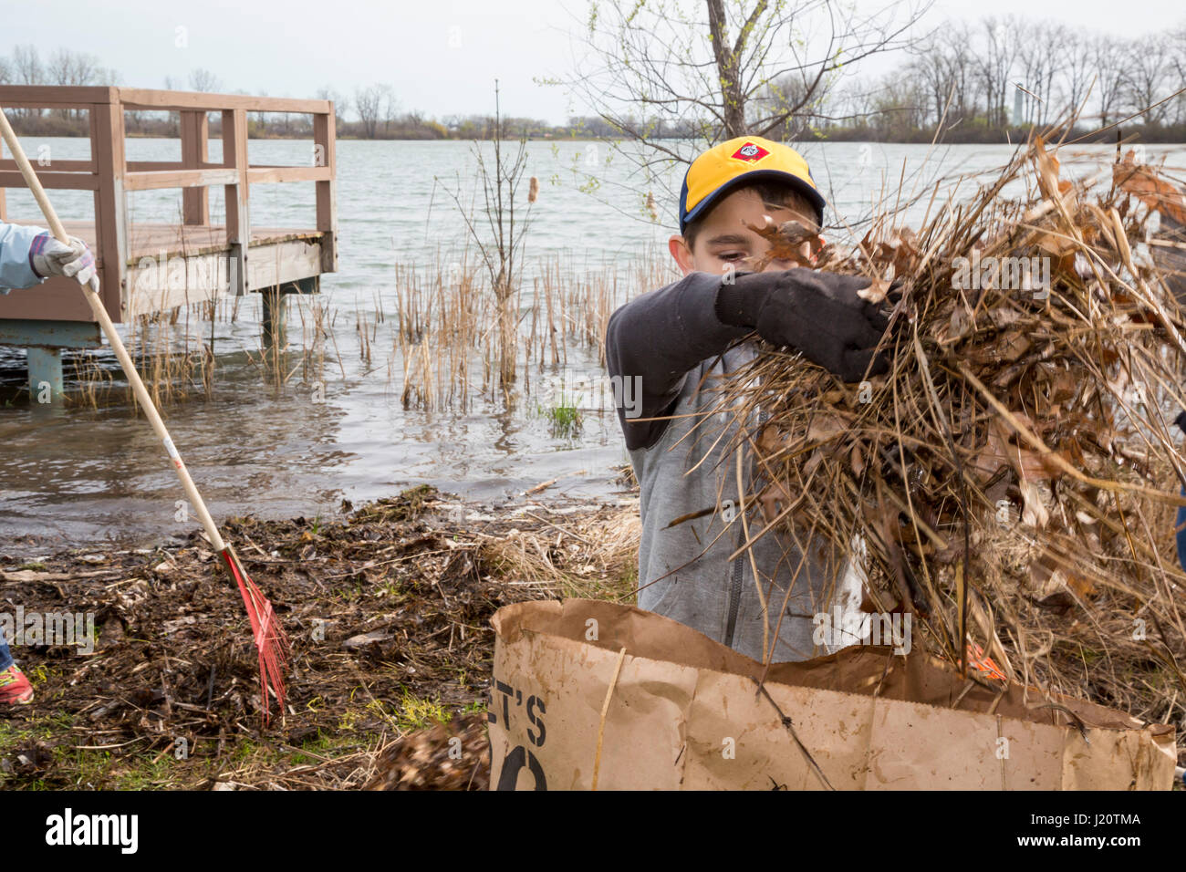 Detroit, Michigan - Volunteers from a Cub Scout pack help clean Belle Isle, a state park on an island in the Detroit River. Stock Photo