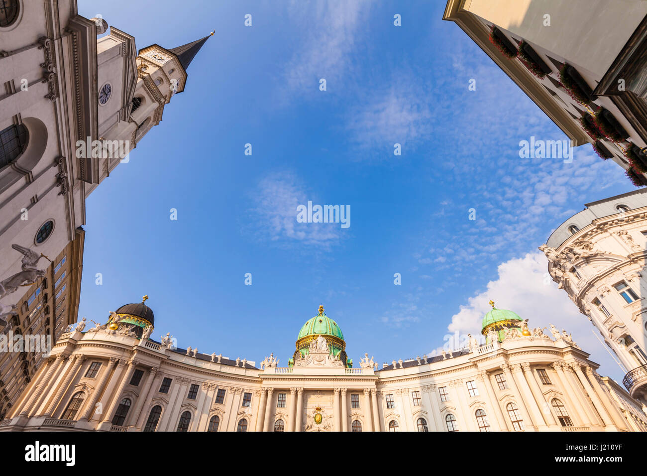 Österreich, Wien, Michaelerplatz, Michaelerkirche, Alte Hofburg, Michaelertrakt Stock Photo