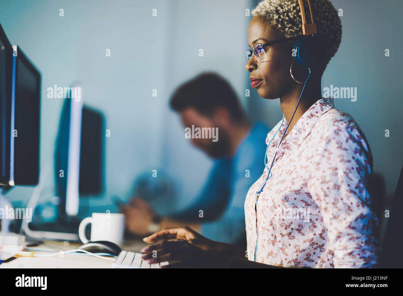 Female software hi-res stock photography and images - Alamy