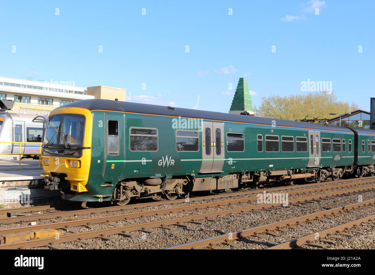 Class 165 turbo diesel multiple unit train in Great Western Railway green livery at Oxford station with passenger service for London Paddington. Stock Photo