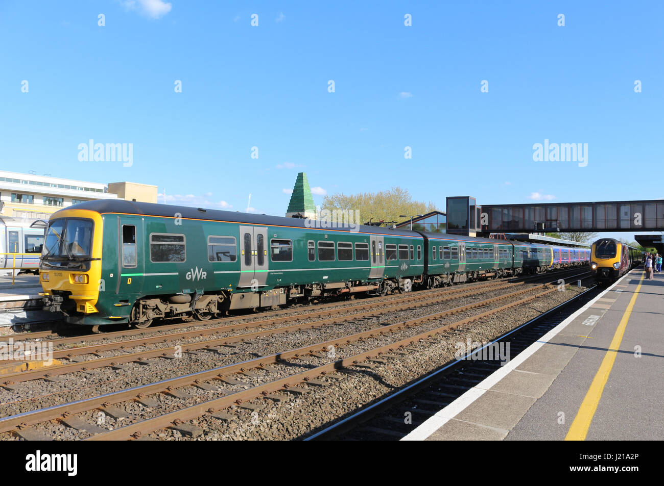 Class 165 turbo diesel multiple unit train in Great Western Railway green livery at Oxford station with passenger service for London Paddington. Stock Photo