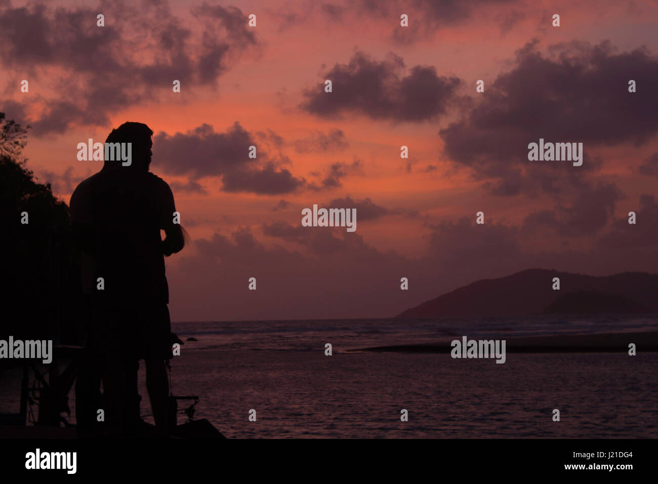 Silhouette of man looking at sunset hi-res stock photography and images ...