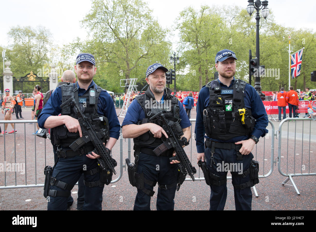 London Uk 23rd Apr 17 Armed Police At The Virgin Money London Marathon 17 Finish Line In The Mall Credit Keith Larby Alamy Live News Stock Photo Alamy