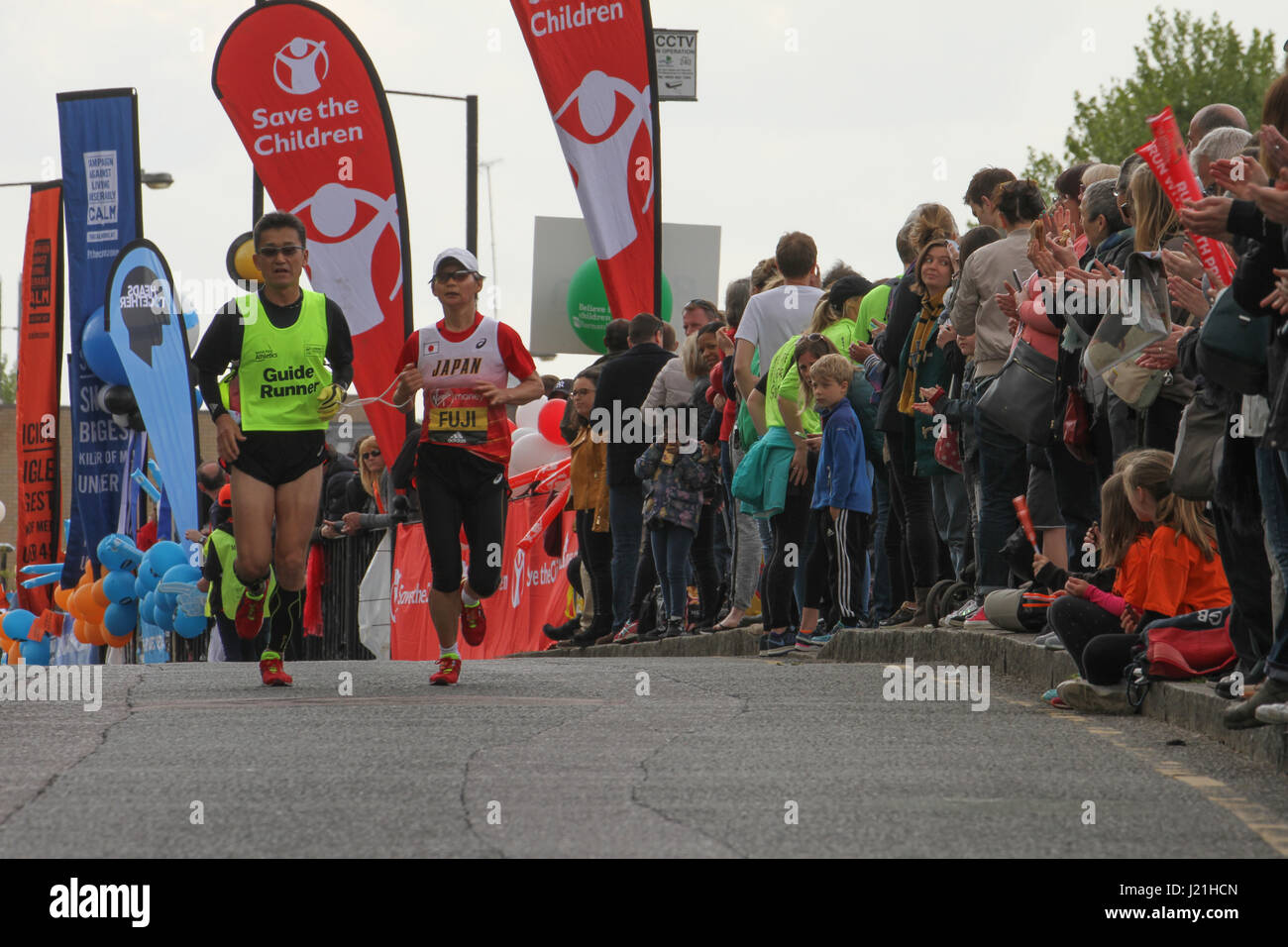 London, UK. 23rd Apr, 2017.  Spectatros cheer runners at the 17 mile mark at Madchutte during the 37th London Marathon on April 22, 2017. Around 40,000 are expected to start the 26.2 miles run from Greenwich to Westminster. Credit: David Mbiyu/Alamy Live News Stock Photo