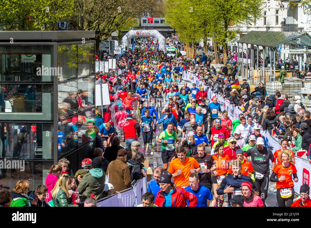 Hamburg, Germany. 23rd Apr, 2017. Haspa Marathon Hamburg 2017
