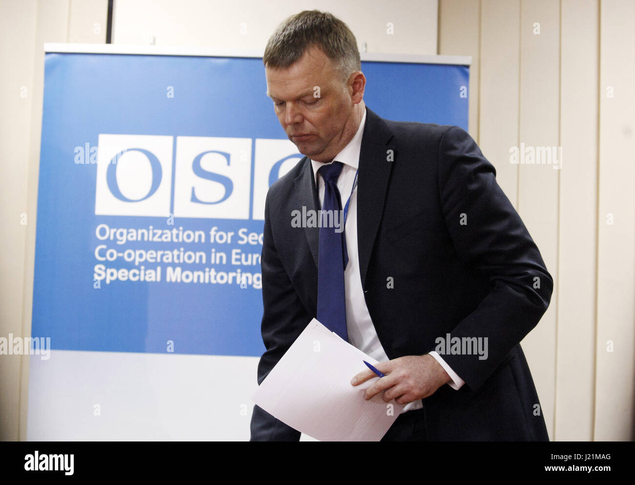 Kiev, Ukraine. 23rd Apr, 2017. The deputy head of the OSCE monitoring mission in Ukraine ALEXANDER HUG leaves his a press-conference in Kiev, Ukraine, on 23 April 2017. The Organization for Security and Co-operation in Europe said Sunday one of its US monitors in Ukraine died, after a patrol vehicle hit a landmine in the Russian-backed separatist East. It marked the first loss for the security body's Special Monitoring Mission (SMM) since Europe's only war broke out about three years ago. Credit: Serg Glovny/ZUMA Wire/Alamy Live News Stock Photo