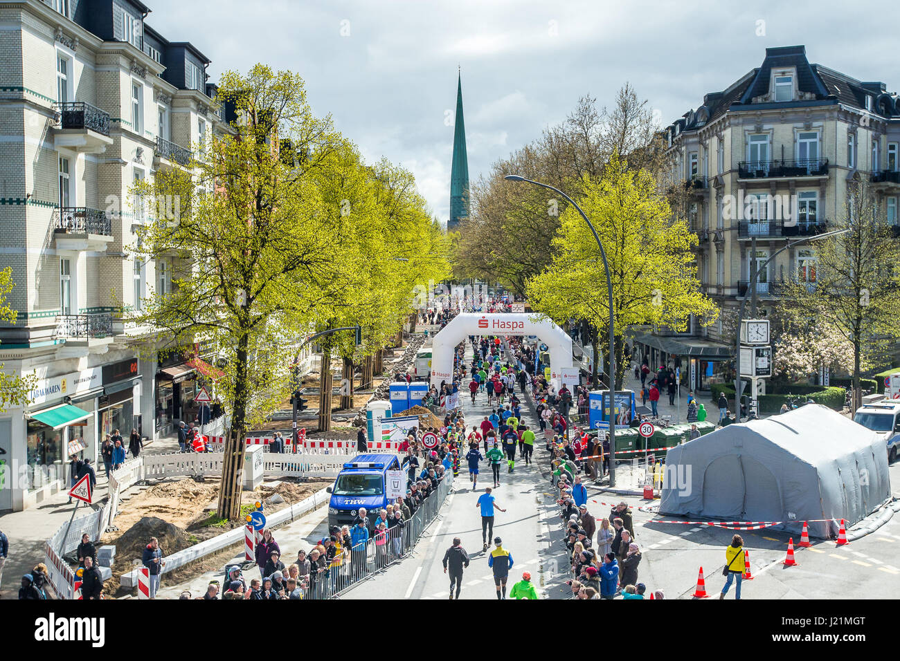 Hamburg, Germany. 23rd Apr, 2017. Haspa Marathon Hamburg 2017
