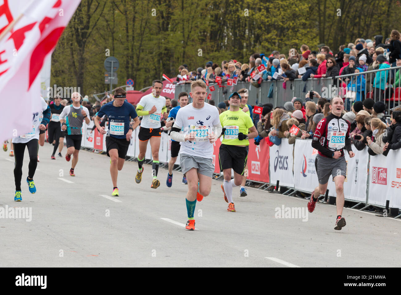 Polland Long Distance Runner Warsaw, Poland. 23rd Apr, 2017. International contestants in Orlen ...