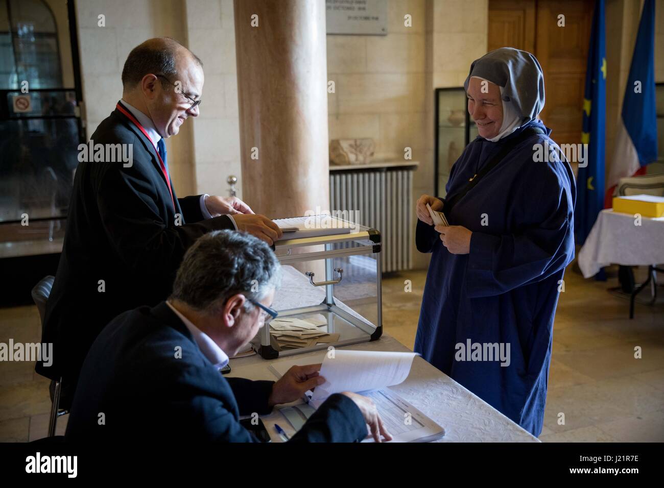 Jerusalem. 23rd Apr, 2017. A French national votes for the first round of the French presidential election at a polling station at the Consulate General of France in Jerusalem, on April 23, 2017. Credit: JINI/Xinhua/Alamy Live News Stock Photo