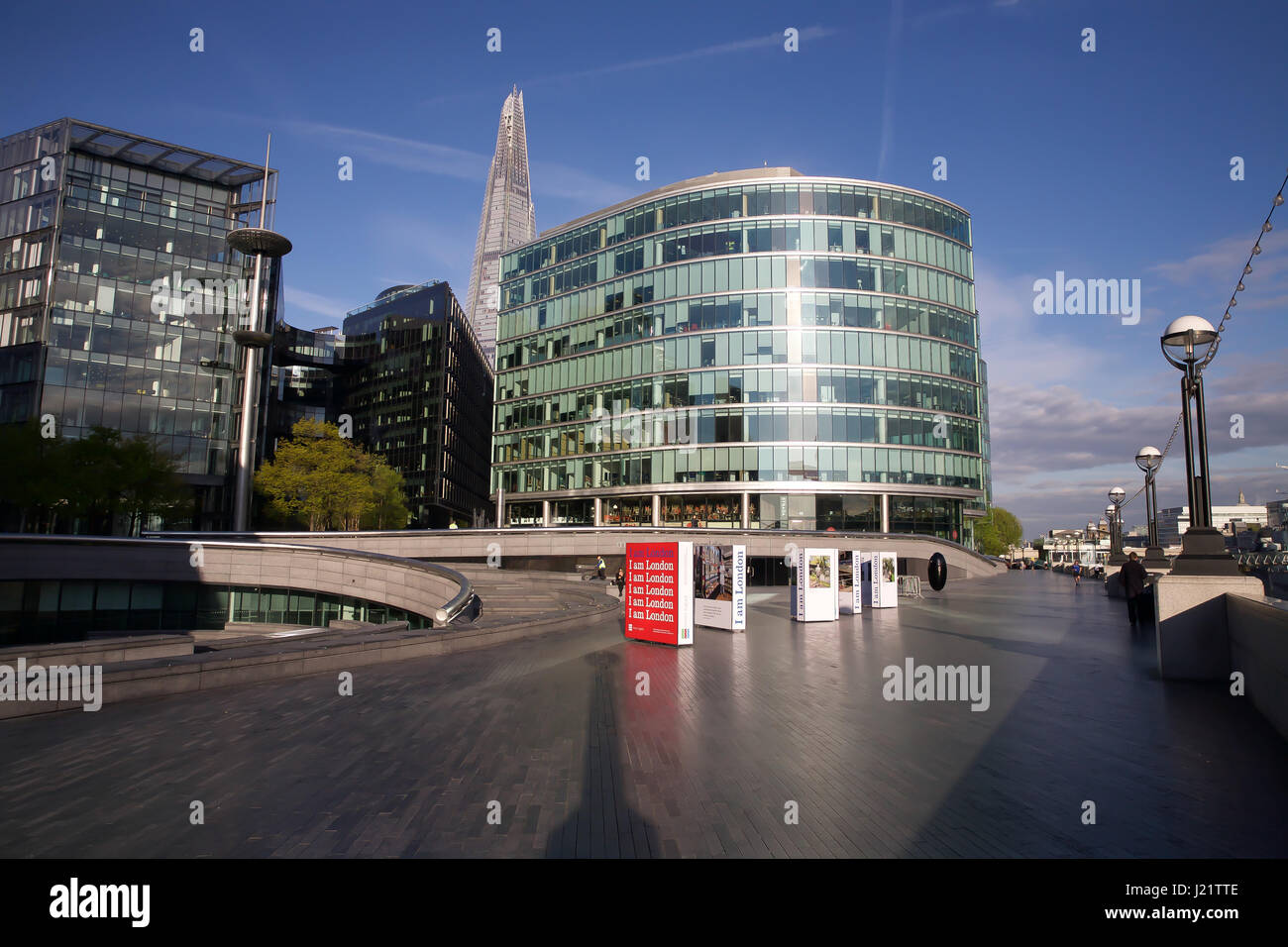 London, UK. 24th Apr, 2017. Blue Skies over London as cold weather is forecast this week Credit: Keith Larby/Alamy Live News Stock Photo