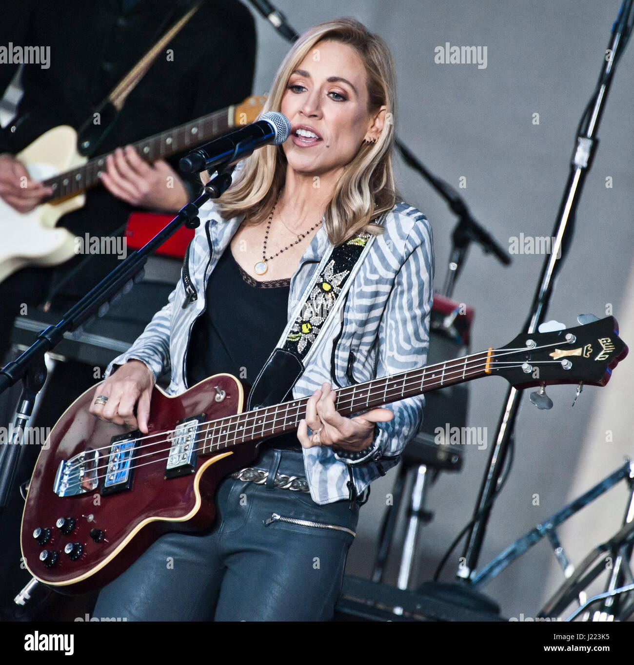 New York, NY, USA. 19th April, 2017. Sheryl Crow Performs on NBC's 'Today' Show at Rockefeller Plaza. Stock Photo