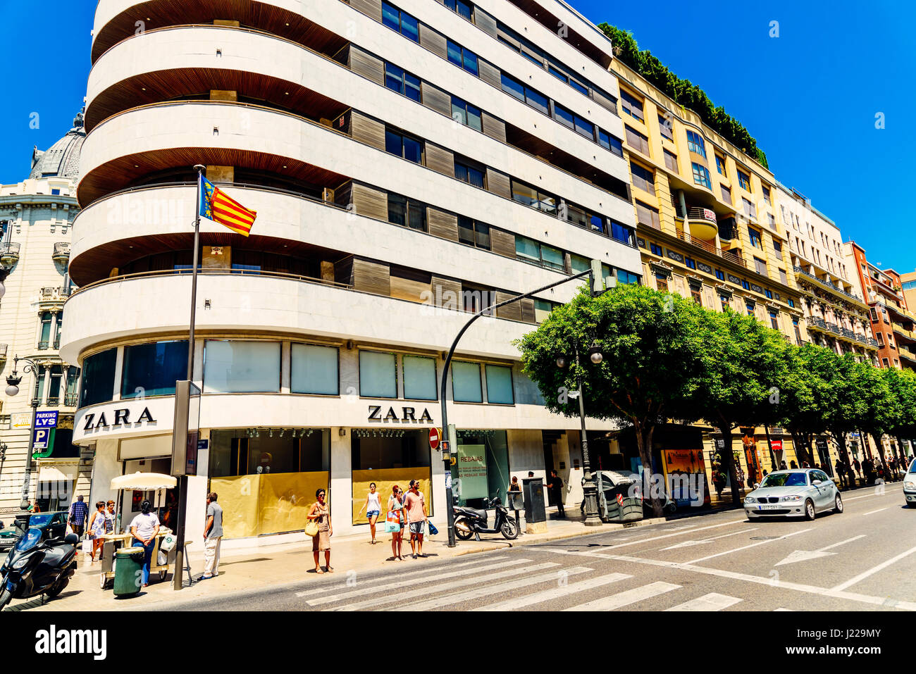 Spain valencia shopping street hi-res stock photography and images - Page 2  - Alamy