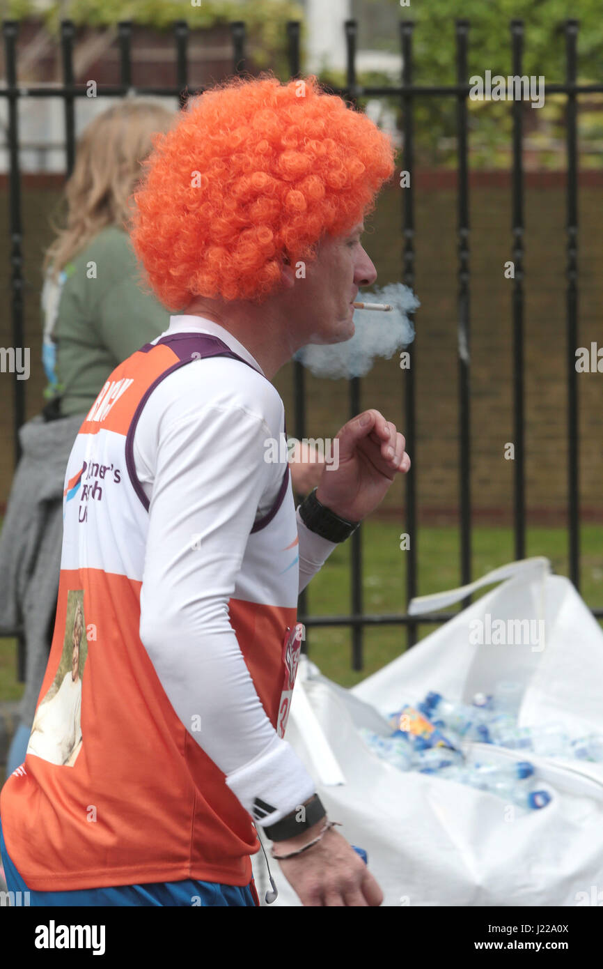 London Marathon Runner has a cigarette break. runner smoking Stock Photo