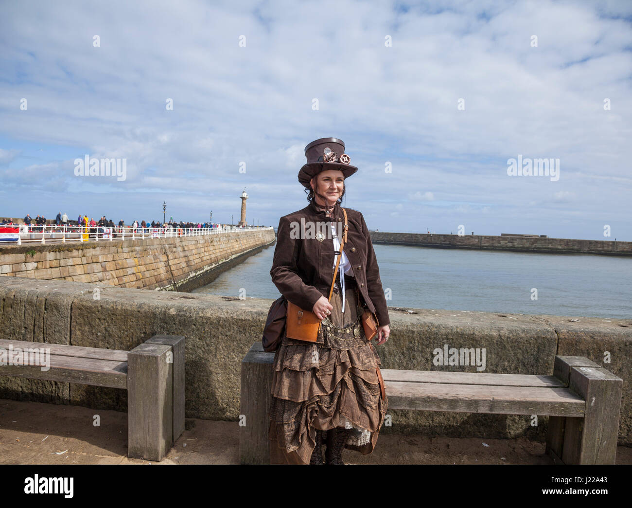 Steampunk Festival a Shrewsbury, Inghilterra. Una Donna vestita di un gatto  in base Steampunk tipo costume Foto stock - Alamy