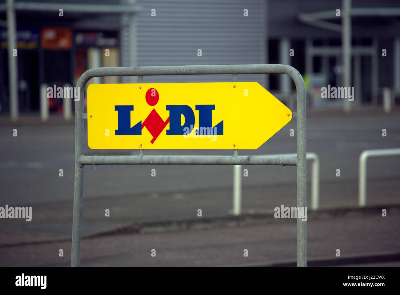 Lidl lidl LIDL  pointing arrow sign Stock Photo