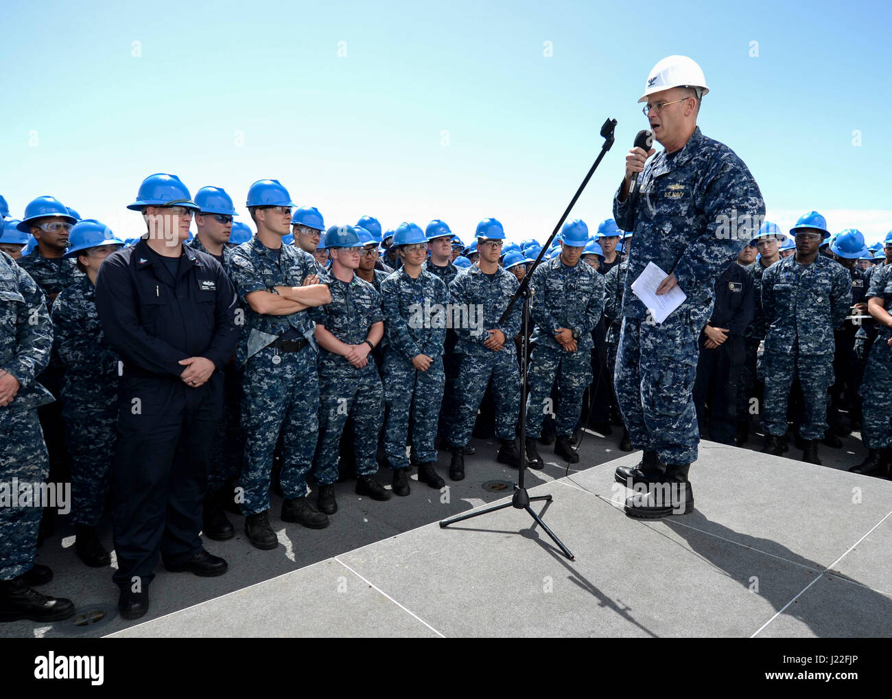 170413-N-UG095-049 SAN DIEGO (April 13, 2017) Capt. Benjamin Allbritton, commanding officer aboard amphibious assault ship USS Boxer (LHD 4), speaks Sailors on the flight deck during an all-hands call for E-6 and below. Boxer is currently in its homeport undergoing a phased maintenance availability. (U.S. Navy photo by Mass Communication Specialist 3rd Class Michael T. Eckelbecker/Released) Stock Photo