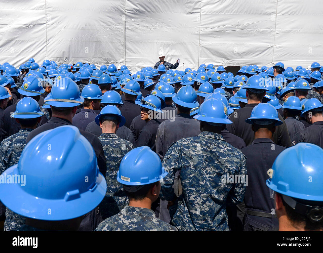 170413-N-UG095-061 SAN DIEGO (April 13, 2017) Capt. Benjamin Allbritton, commanding officer aboard amphibious assault ship USS Boxer (LHD 4), speaks Sailors on the flight deck during an all-hands call for E-6 and below. Boxer is currently in its homeport undergoing a phased maintenance availability. (U.S. Navy photo by Mass Communication Specialist 3rd Class Michael T. Eckelbecker/Released) Stock Photo