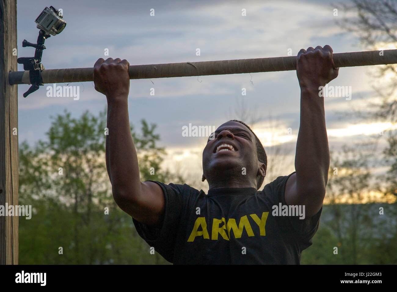 U.S. Army Spc. Jaquan Turnbow, assigned to 55th Signal Company (Combat Camera), completes one of seventy-five pull-ups during the Hilda Challenge in the 2017 5th Annual SPC Hilda I. Clayton Best Combat Camera (COMCAM) Competition at Fort George G. Meade, Md., April 17, 2017. Turnbow is competing in the 2017 5th Annual Best COMCAM Competition where teams of two compete throughout a weeklong event that tests their physical, mental and technical capabilities.  The Competition is established in honoring fallen combat camera Soldier SPC Hilda I. Clayton, who gave her life July 02, 2013 in Afghanist Stock Photo