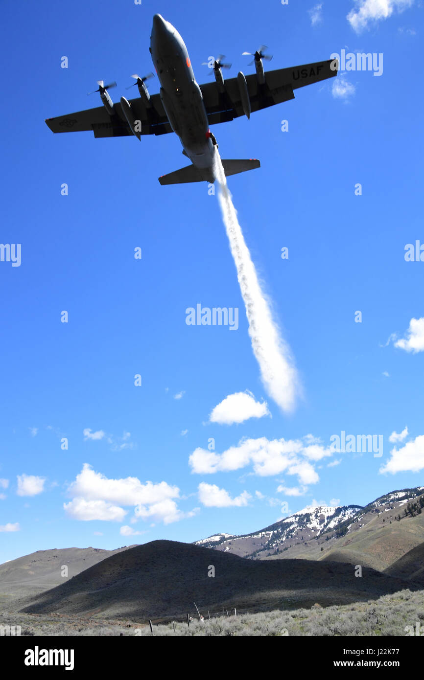 Maffs firefighting aircraft hi-res stock photography and images - Alamy