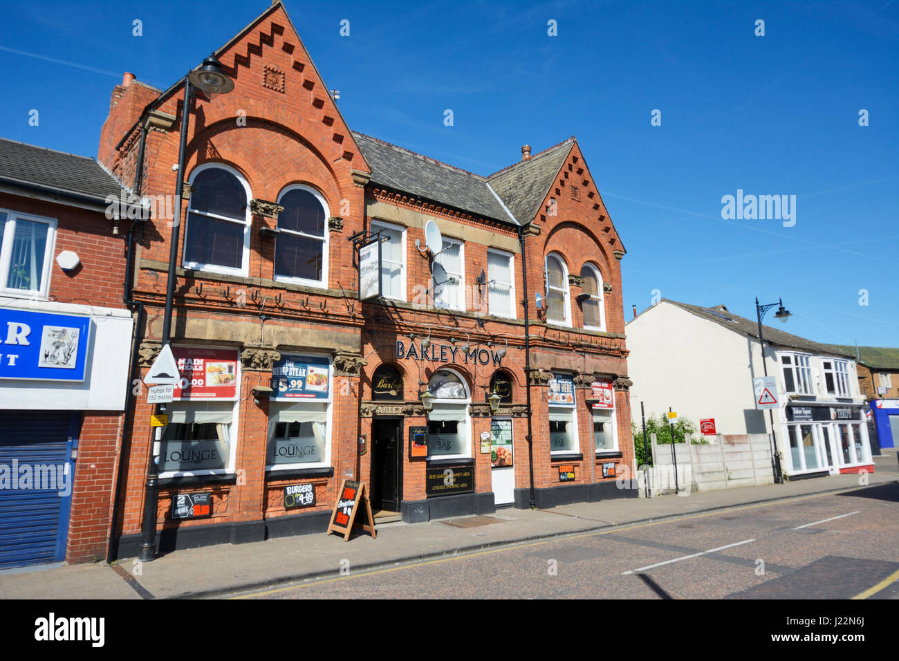 The Barley Mow, a traditional public house in Runcorn Stock Photo Alamy