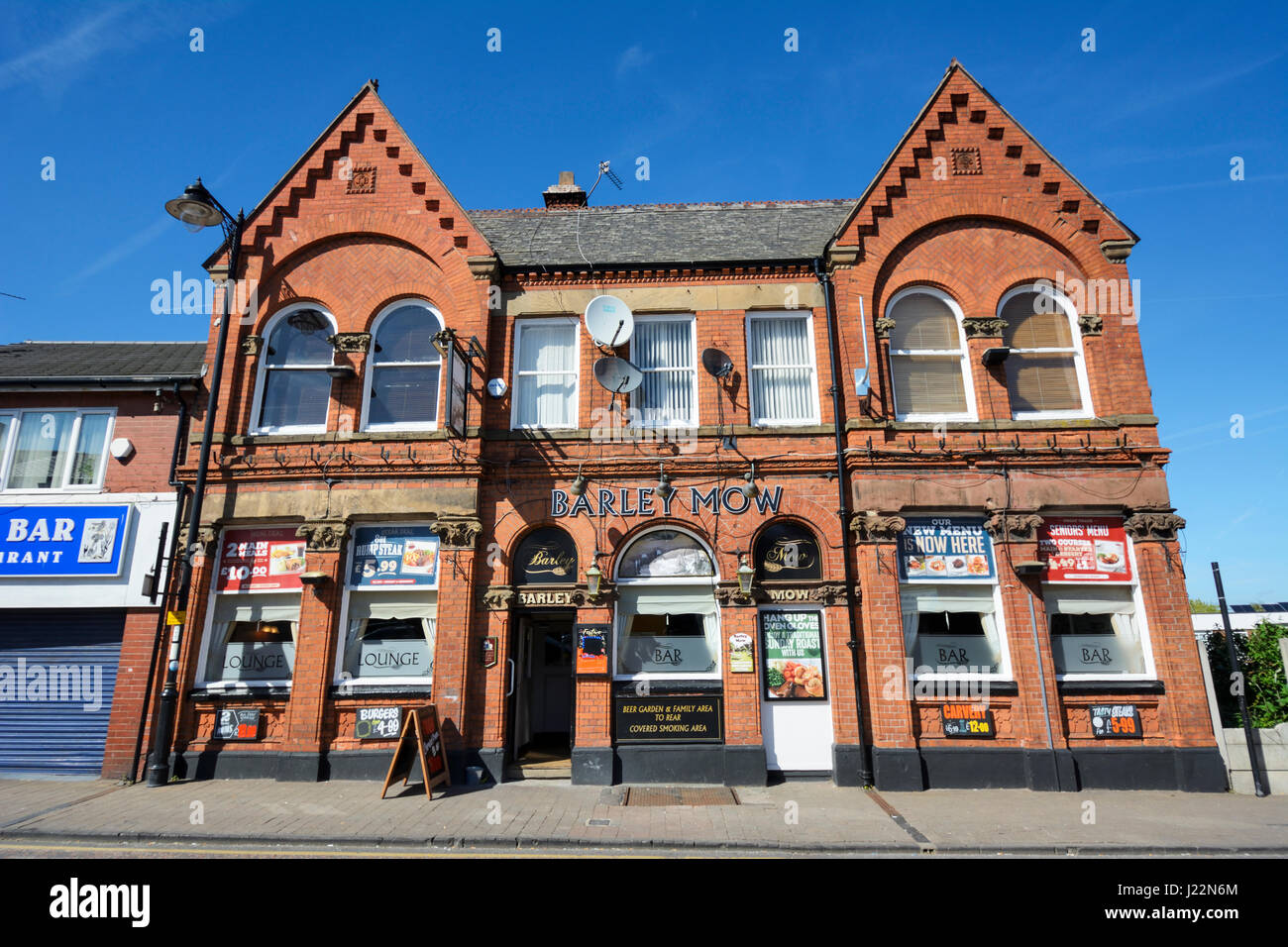 The Barley Mow, a traditional public house in Runcorn Stock Photo Alamy