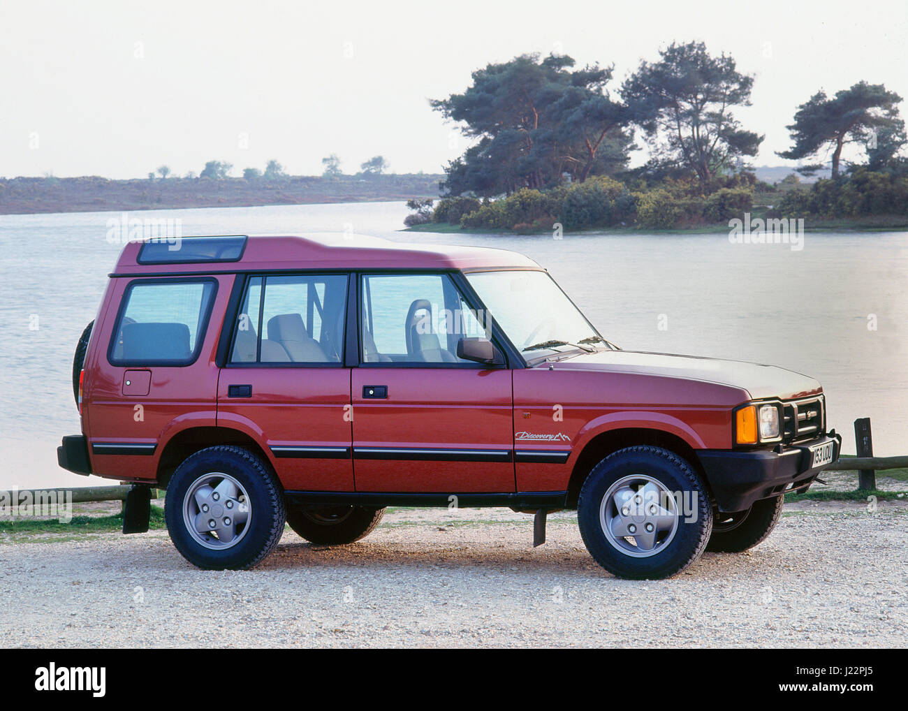 Land rover discovery 1991 hi-res stock photography and images - Alamy