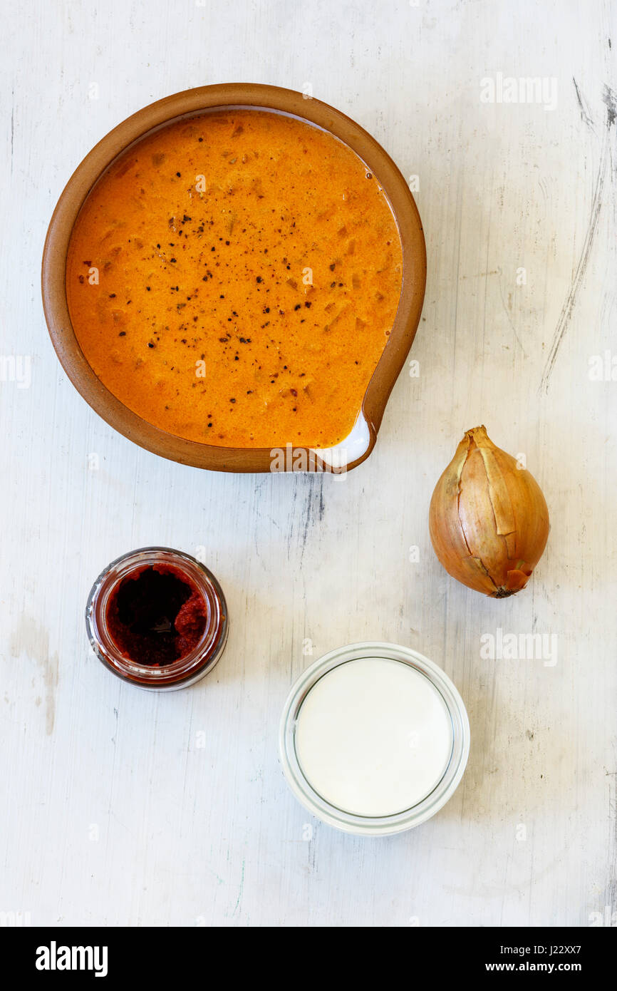 Tomato sauce, tomato paste, cream and onion Stock Photo Alamy