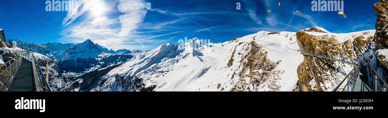 Schweiz, Kanton Bern, Berner Oberland, Interlaken-Oberhasli, First, Grindelwald, Blick vom First Cliff Walk auf die Hänge des Reeti und den Eiger Stock Photo