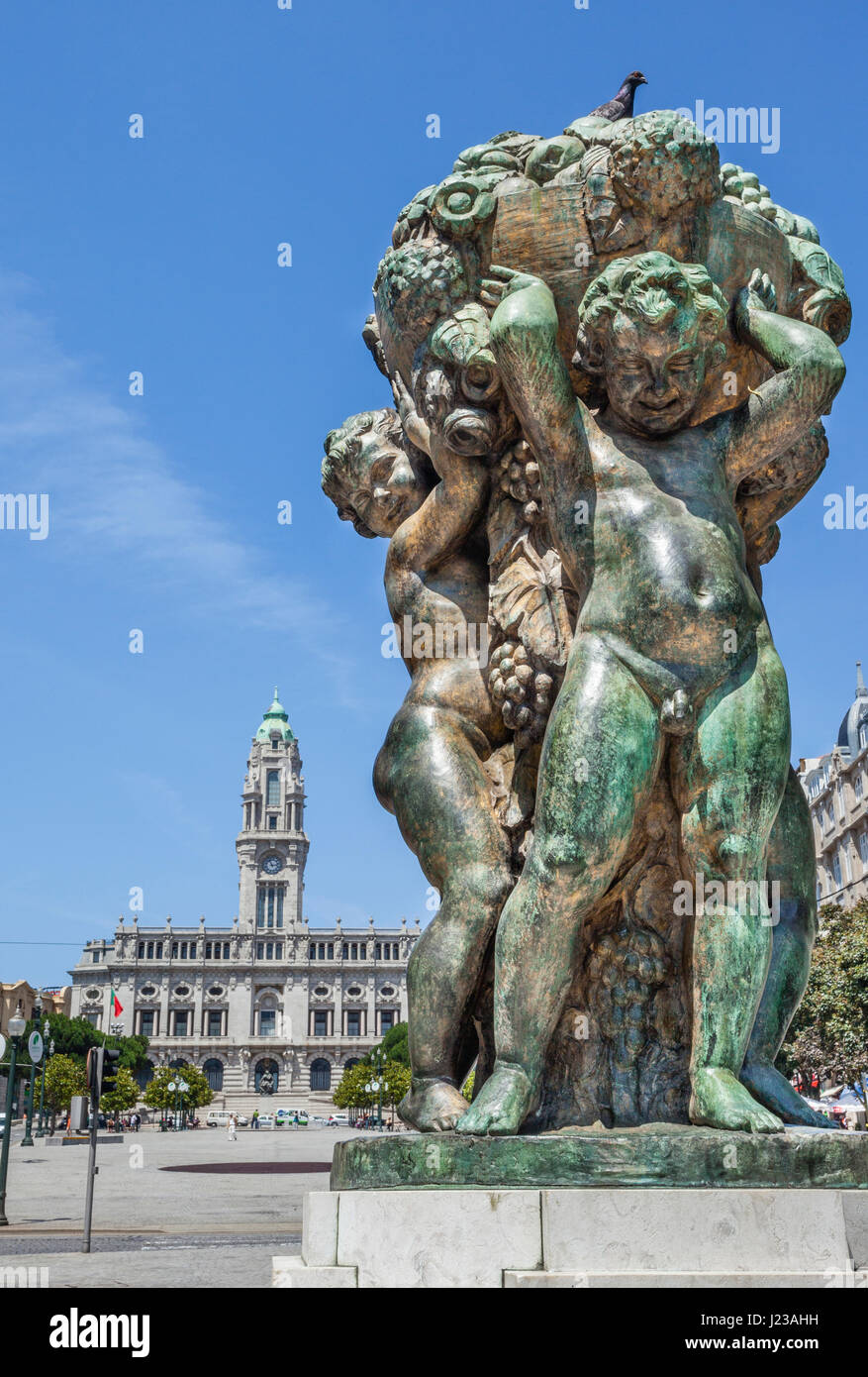 Portugal, Region Norte, Porto, bronce sculpture 'Children of Abundance' (Meninos - A Abundancia) by Henrique Moreira at Avenida dos Aliados, against t Stock Photo