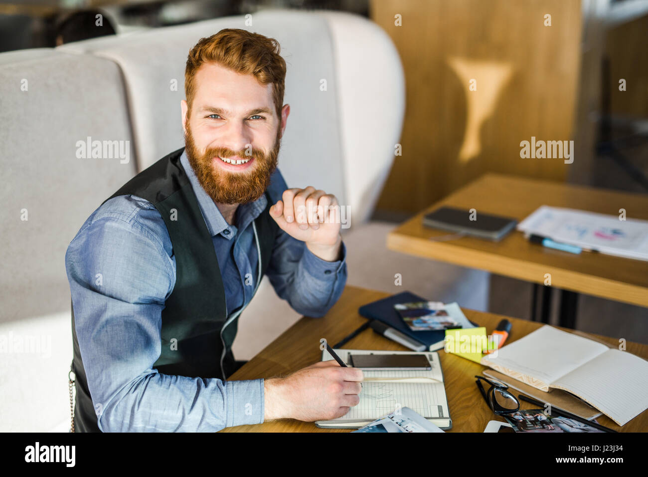 Leader writing hi-res stock photography and images - Alamy