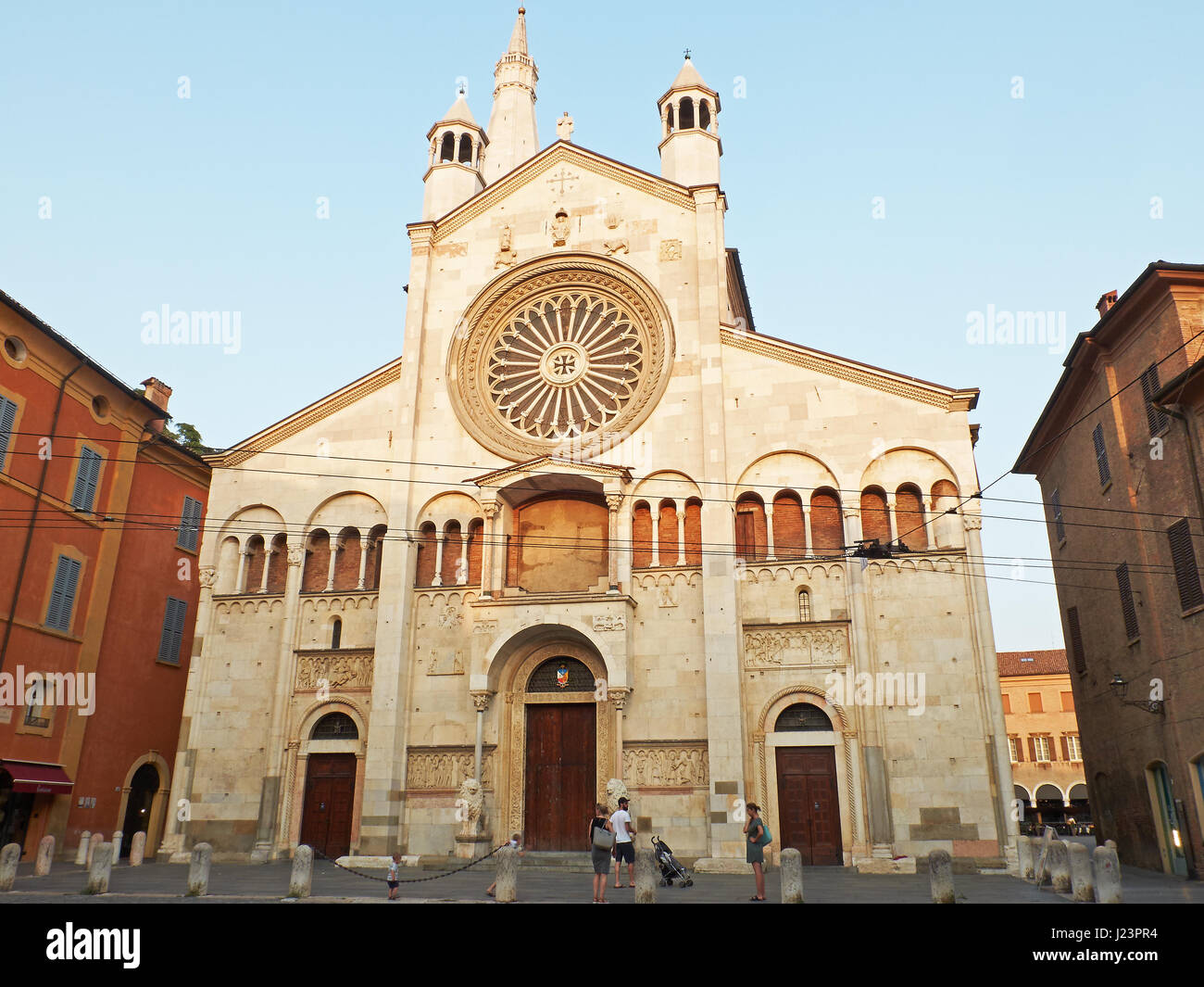 Modena, Italy - July 21, 2016. People in front of Metropolitan Cathedral of Santa Maria Assunta e San Geminiano in Corso Duomo of Modena at sunset. Em Stock Photo