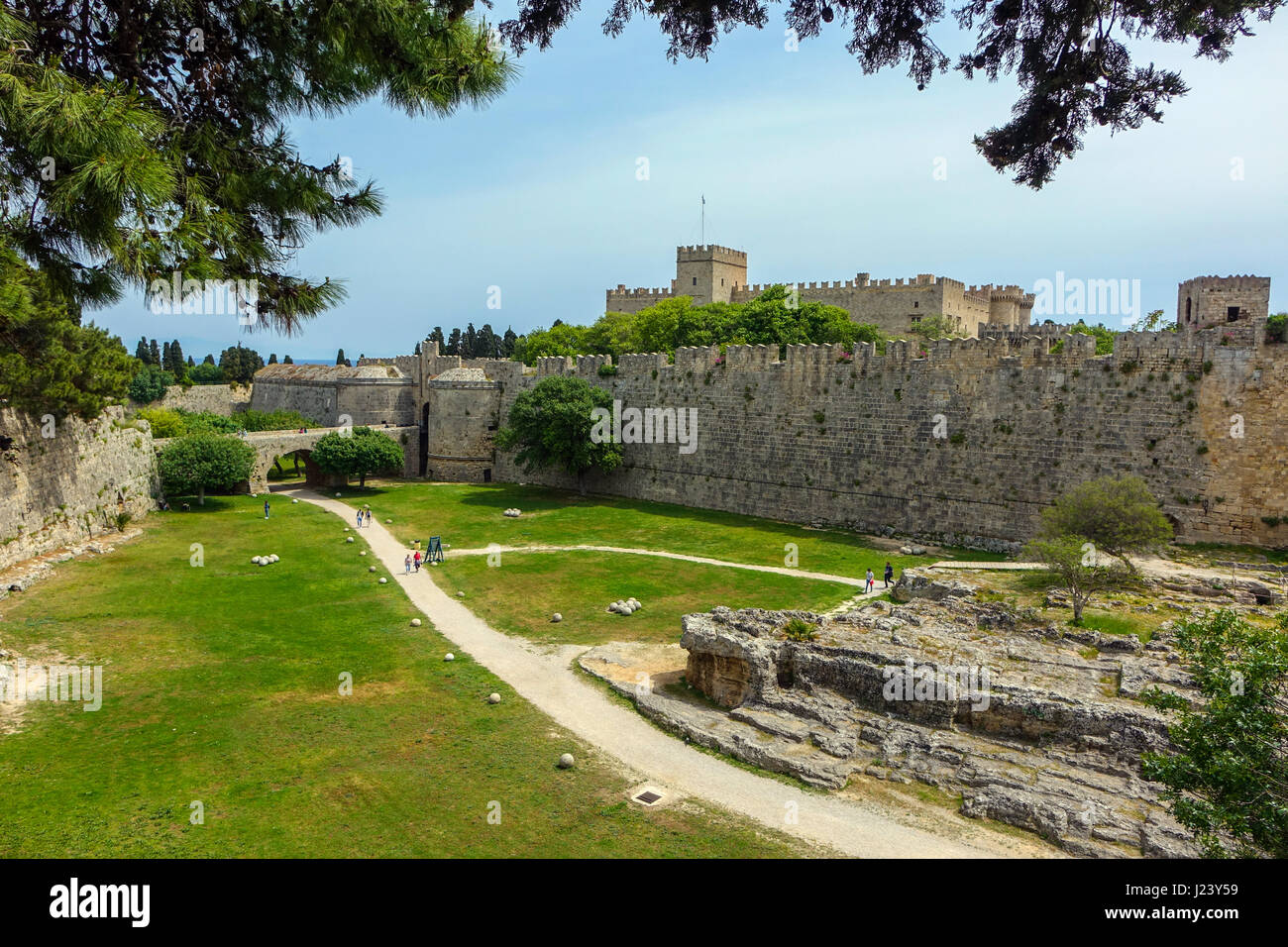 Moat and city walls, Rhodes Medieval Old Town, Rhodes Island, Greece ...