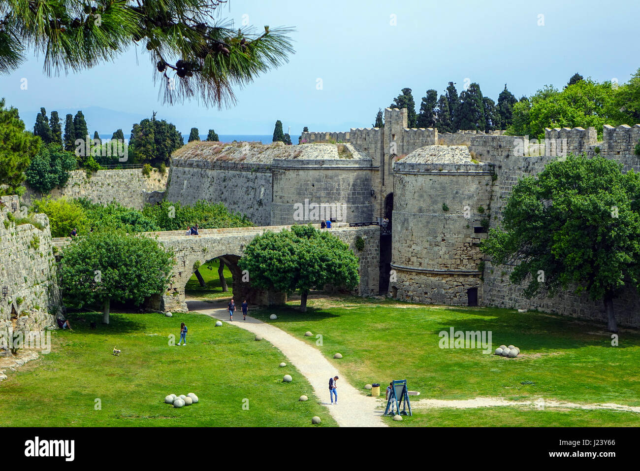 Moat and city walls, Rhodes Medieval Old Town, Rhodes Island, Greece ...