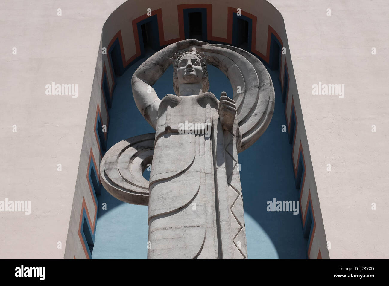 Art deco statue hires stock photography and images Alamy