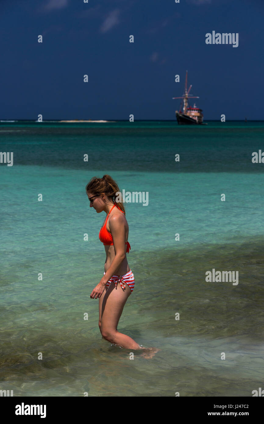 Young woman wearing a bikini walking at Eagle Beach, Aruba Stock Photo -  Alamy