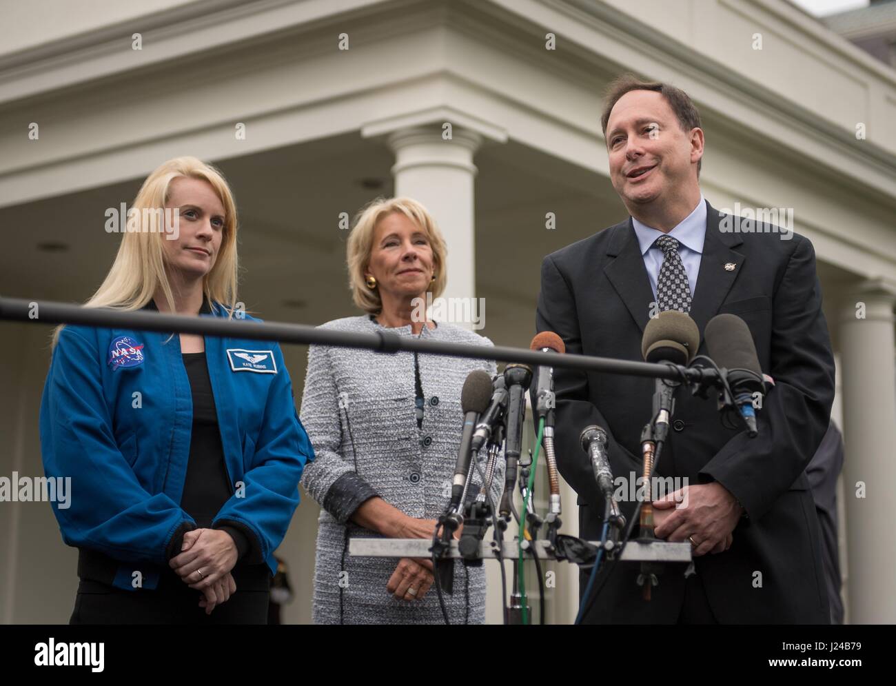 Houston, USA. 24th Apr, 2017. Acting NASA Administrator Robert Lightfoot, along with Secretary of Education Betsy DeVos, center, and NASA astronaut Kate Rubins, speaks to reporters outside of the West Wing of the White House shortly after President Donald Trump, Ivanka Trump, and Rubins, spoke with astronauts Peggy Whitson and Jack Fischer onboard the International Space Station April 24, 2017 in Washington, DC. Trump congratulated Whitson for breaking the record for cumulative time spent in space by a U.S. astronaut. Credit: Planetpix/Alamy Live News Stock Photo