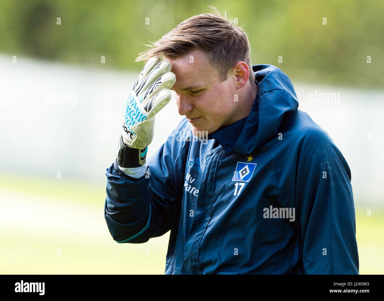 Hamburg, Germany. 25th Apr, 2017. Tom Mickel, the third goalkeeper of German Bundesliga soccer club Hamburger SV, reacts during a training session on the training grounds in Hamburg, Germany, 25 April 2017. After injuring his knee, it is not determined whether HSV keeper Mathenia will be able to play against Augsburg. Photo: Christophe Gateau/dpa/Alamy Live News Stock Photo