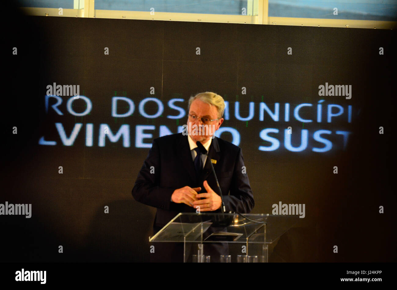 BRASÍLIA, DF - 25.04.2017: SOLENIDADE DE ABERTURA DO IV EMDS - Marcio Lacerda (mayor of Belo Horizonte / MG and chairman of the FNP), during the opening ceremony of the IV Meeting of Municipalities with Sustainable Development on Tuesday (25). The event brings together companies, authorities, political personalities from Brazil and the European Union on the premises of the National Mané Garrincha Stadium in Brasilia - DF. (Photo: Demétrius Abrahão/Fotoarena) Stock Photo
