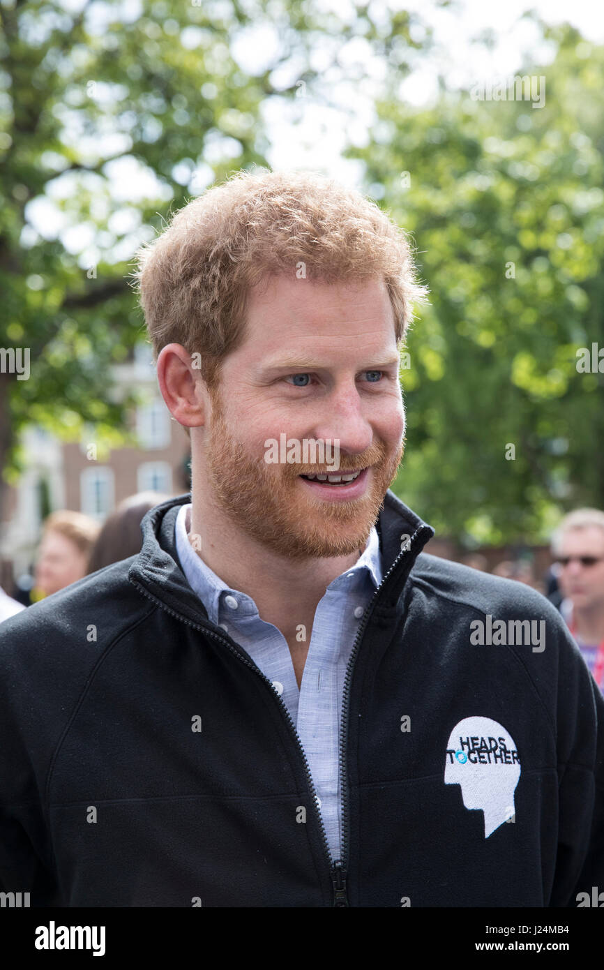 LONDON - April 23: Virgin Money London Marathon. Prince Harry at the London Marathon in Greenwich, London, England on April 23, 2017. e Virgin Money London Marathon. Photo: © 2017 David Levenson/ Alamy Stock Photo