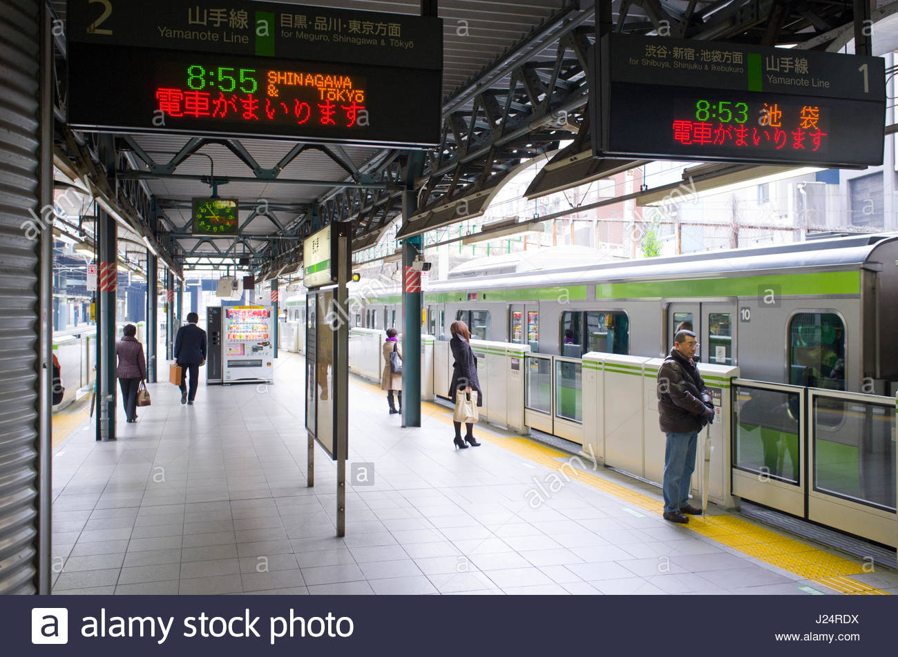 People Waiting For A Jr Yamanote Train At Ebisu Station Ebisu Stock Photo Alamy People Waiting For A Jr Yamanote Train At Ebisu Station Ebisu Stock Photo Alamy