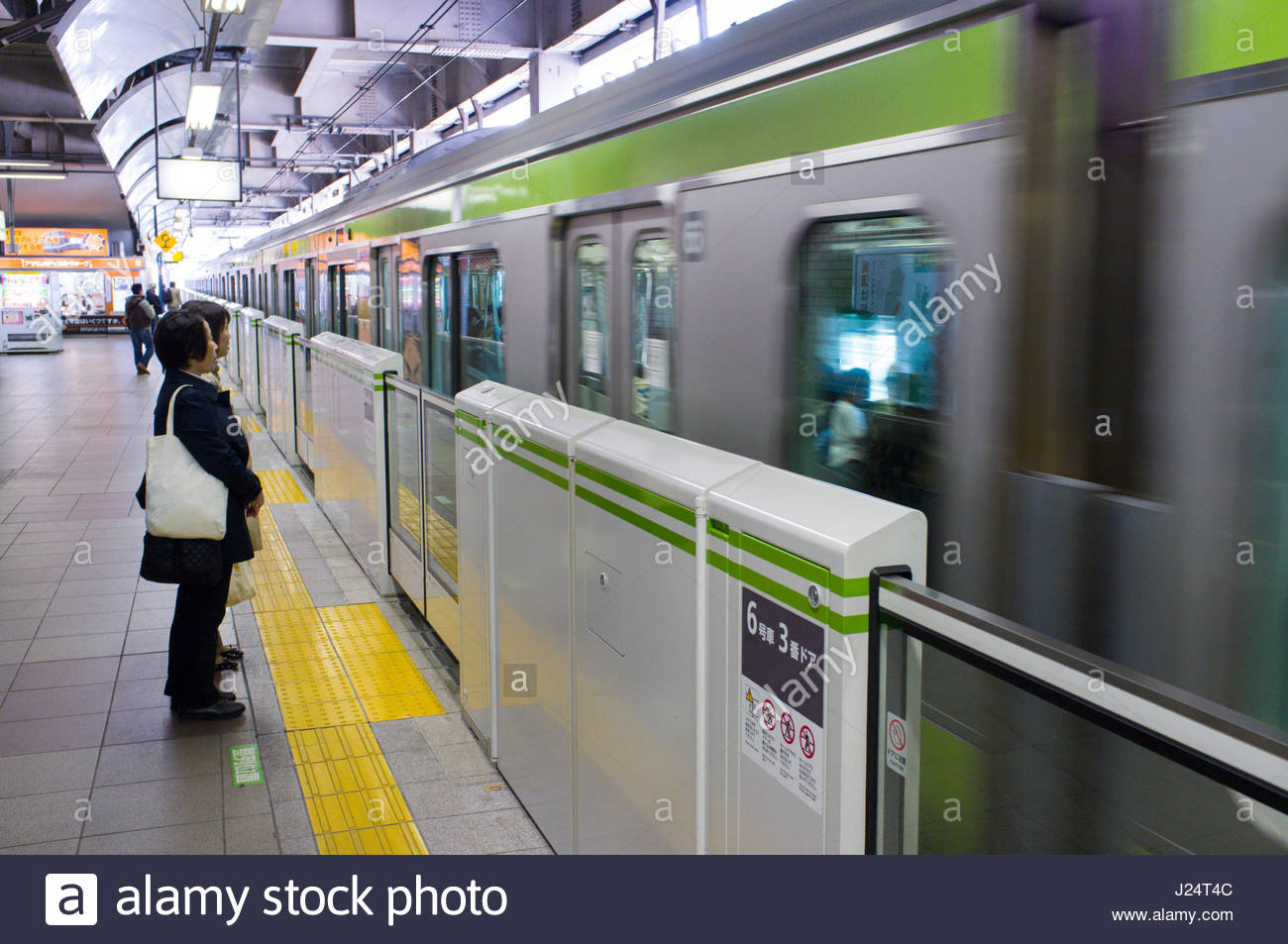 Women Waiting On Platform For Jr Yamanote Line Train Ebisu Station Stock Photo Alamy Women Waiting On Platform For Jr Yamanote Line Train Ebisu Station Stock Photo Alamy