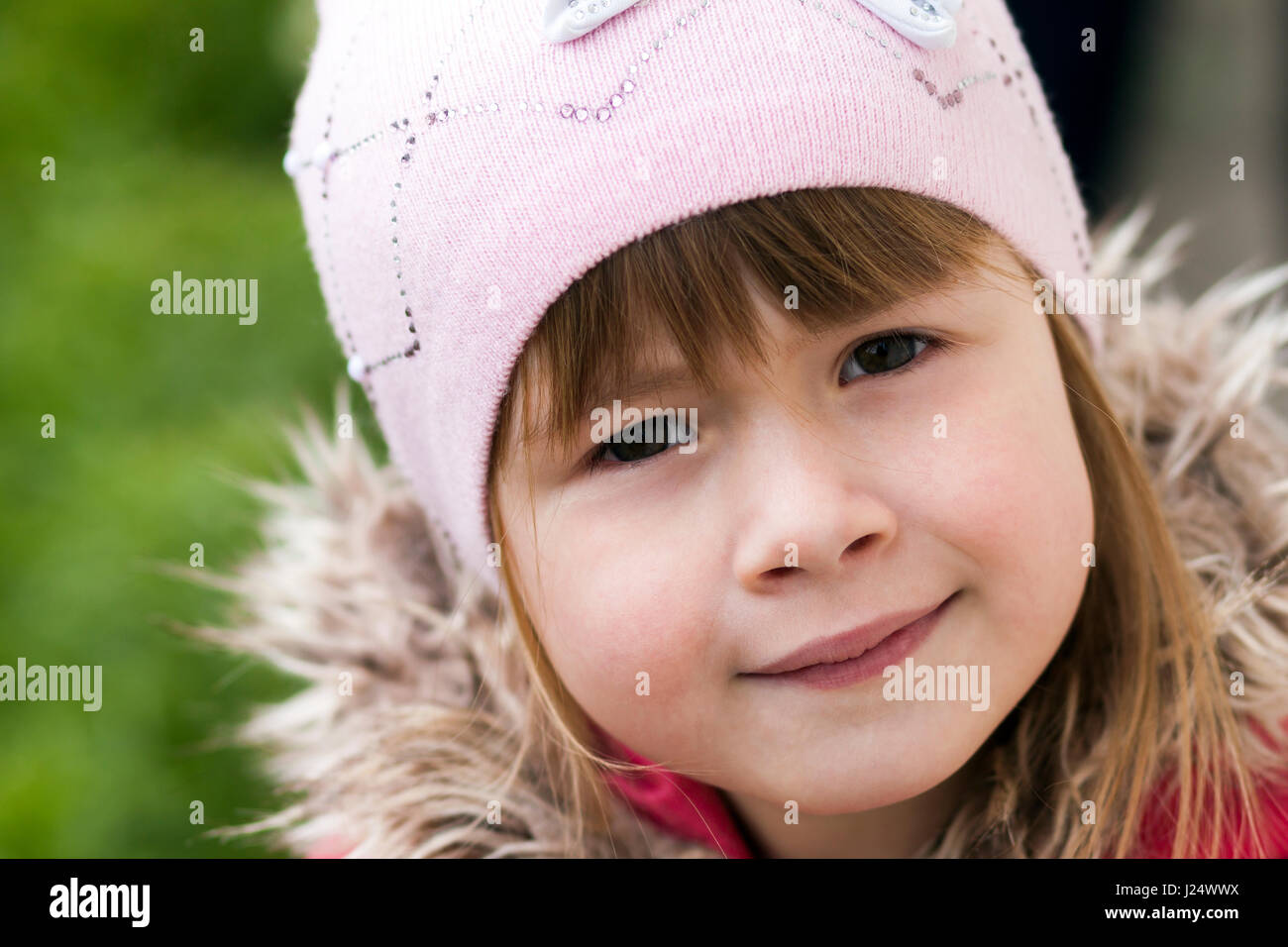 Close-up portrait of happy smiling pretty little girl Stock Photo - Alamy