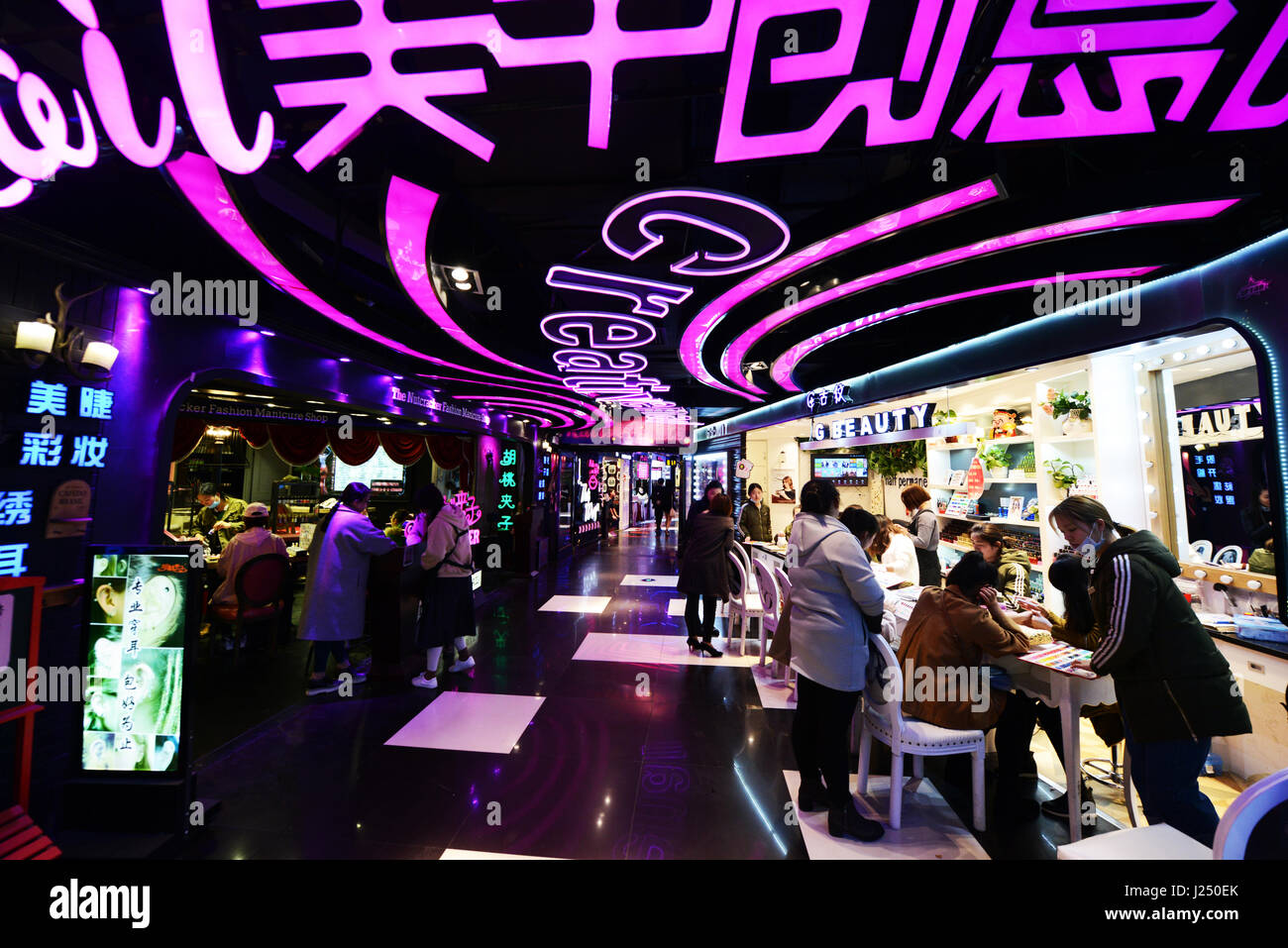 The underground ' Fashion lady ' Shopping arcade under Xinjieku in Nanjing, China Stock Photo