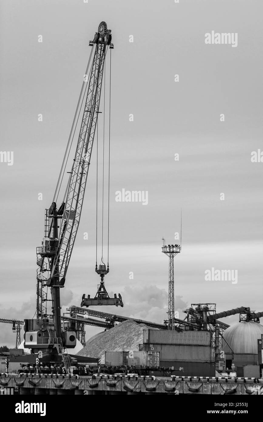 Cargo Handling Stock Photos & Cargo Handling Stock Images Alamy