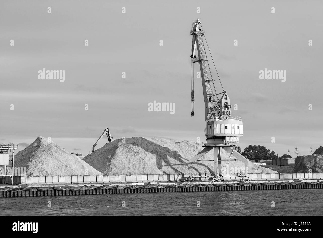 Cargo handling in the port Stock Photo Alamy