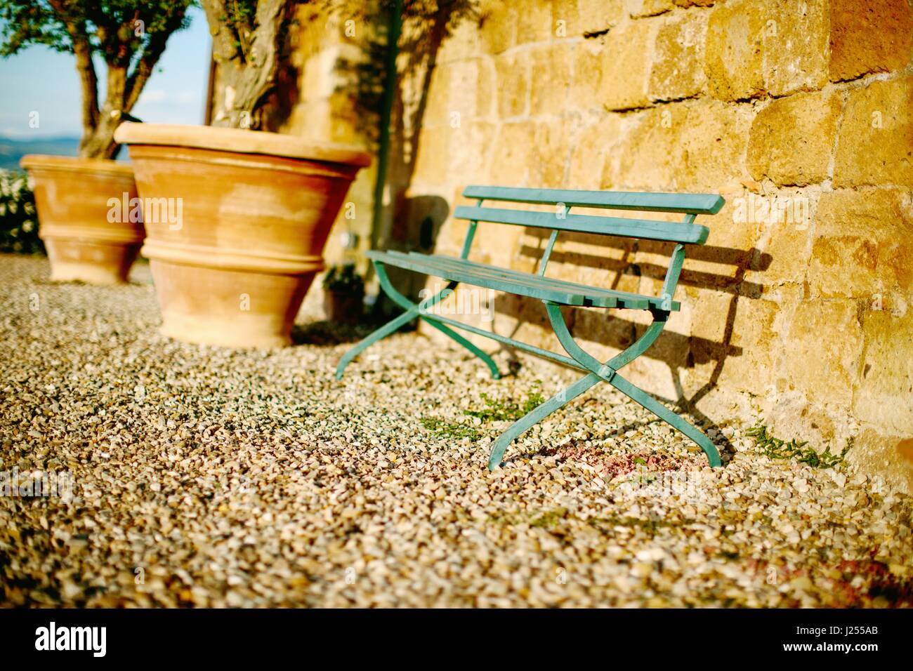 Empty green bench hi-res stock photography and images - Alamy