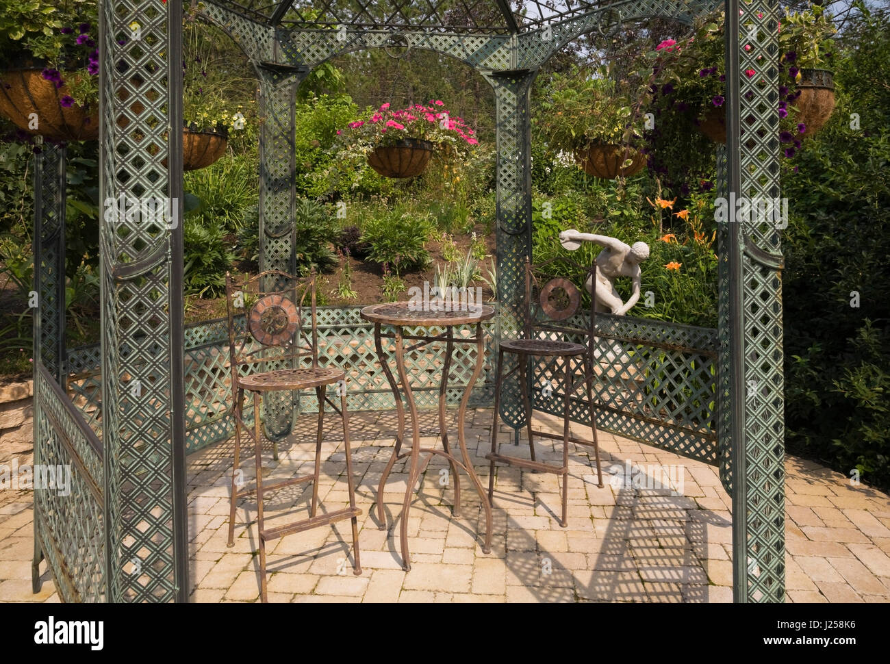 Inside gazebo hires stock photography and images Alamy